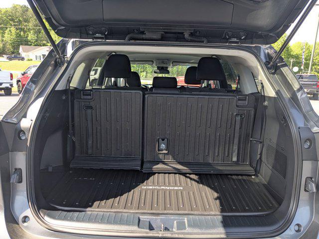 Photo of 2022 Magnetic Gray Metallic Toyota Highlander