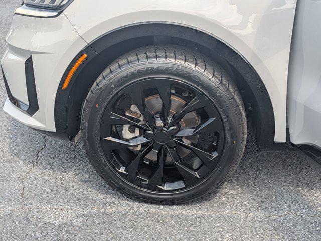 Photo of 2022 Wolf Gray Kia Sorento