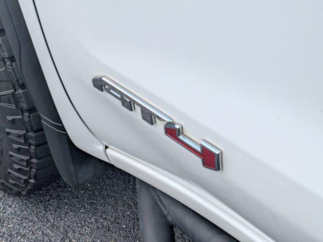 Photo of 2023 Summit White GMC Sierra 1500
