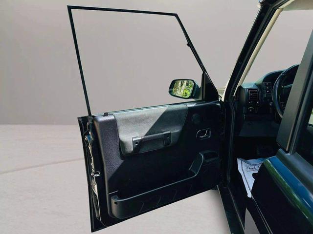 Photo of 2004 Java Black Land Rover Discovery