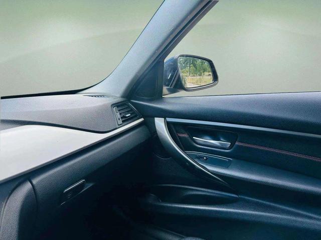 Photo of 2017 Black BMW 320