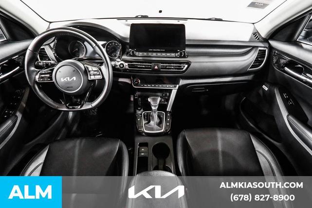 Photo of 2022 Dark Ocean Blue/Black Roof Kia Seltos