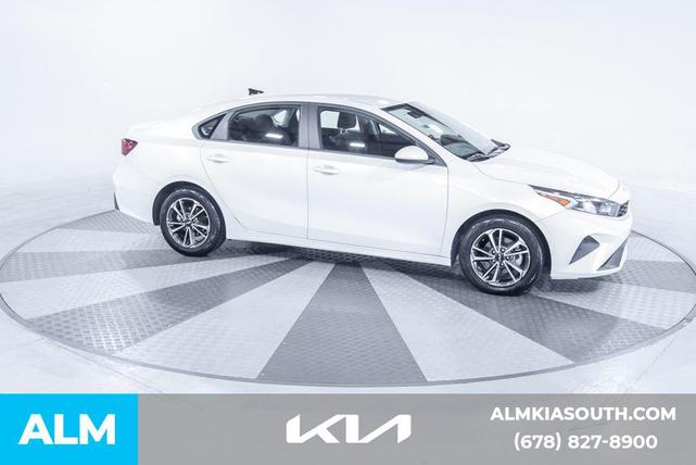 Photo of 2024 Snow White Pearl Kia Forte