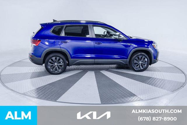 Photo of 2022 Dusk Blue Metallic Volkswagen Taos