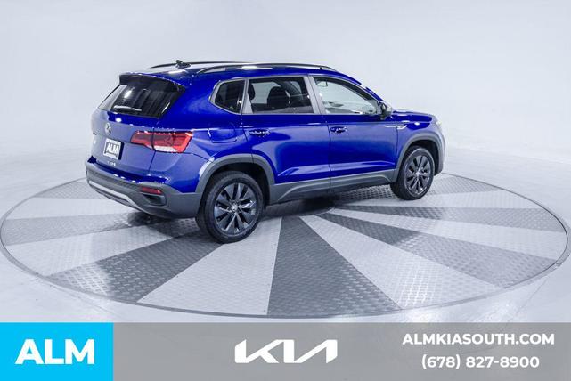 Photo of 2022 Dusk Blue Metallic Volkswagen Taos
