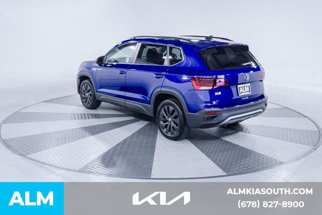 Photo of 2022 Dusk Blue Metallic Volkswagen Taos