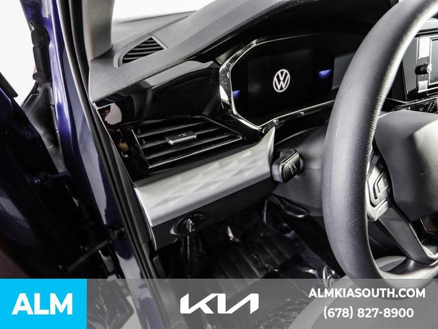 Photo of 2022 Dusk Blue Metallic Volkswagen Taos