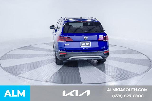 Photo of 2022 Dusk Blue Metallic Volkswagen Taos