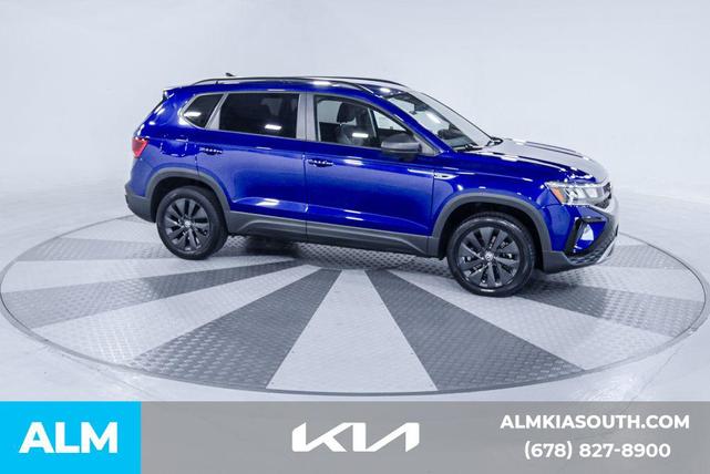 Photo of 2022 Dusk Blue Metallic Volkswagen Taos