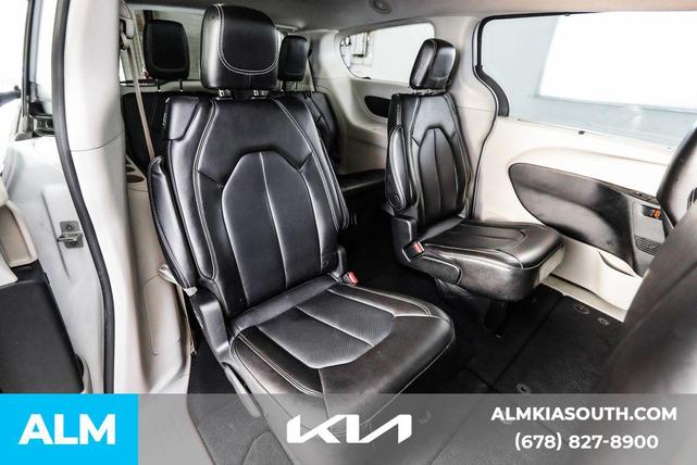 Photo of 2024 Bright White Clearcoat Chrysler Pacifica