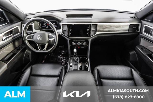 Photo of 2022 Tourmaline Blue Metallic Volkswagen Atlas Cross Sport