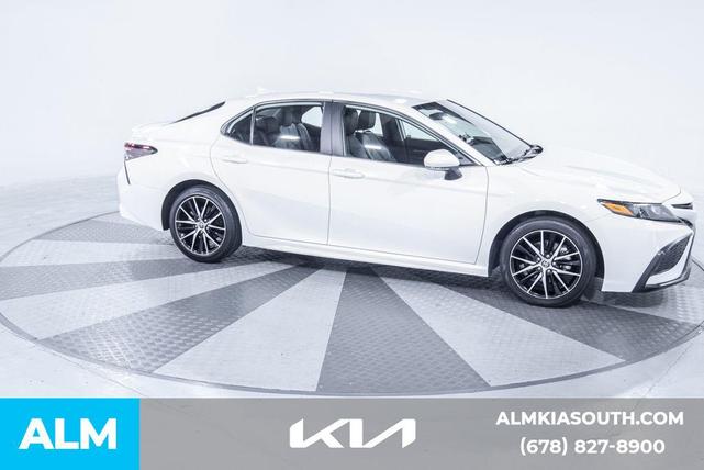 Photo of 2023 Ice Cap Toyota Camry