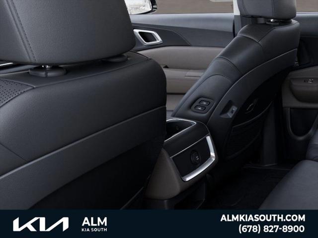 Photo of 2025 Silver Kia Carnival