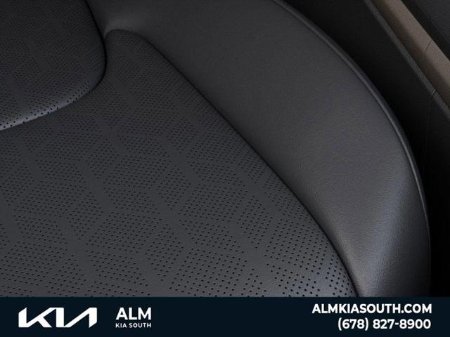 Photo of 2025 Silver Kia Carnival