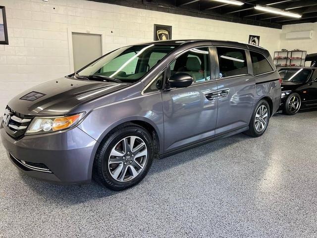 Photo of 2015 Silver Honda Odyssey