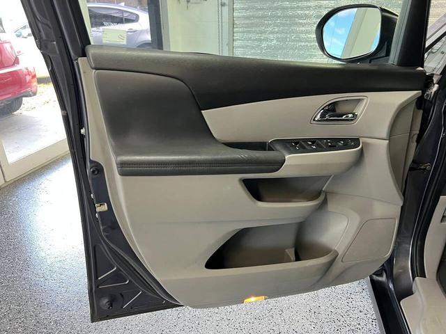 Photo of 2015 Silver Honda Odyssey