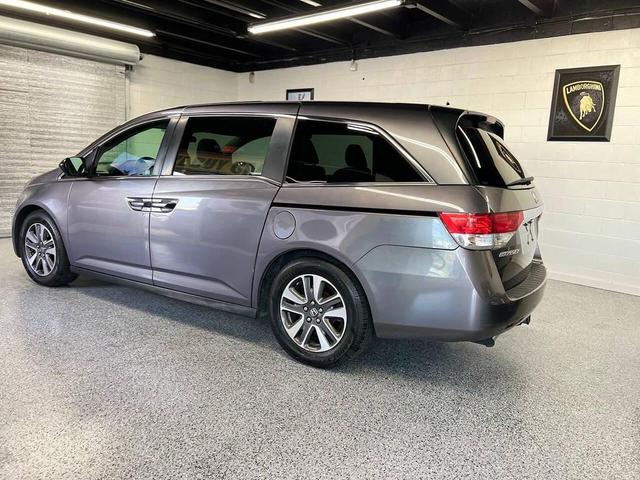 Photo of 2015 Silver Honda Odyssey