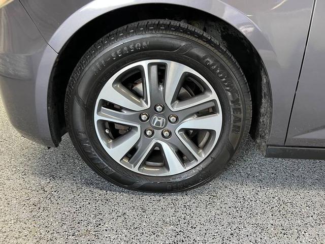 Photo of 2015 Silver Honda Odyssey