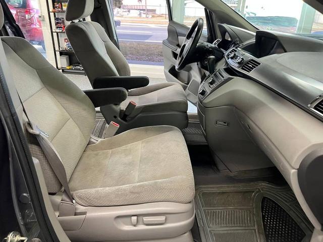 Photo of 2015 Silver Honda Odyssey