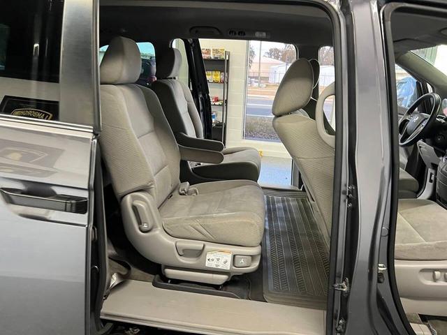 Photo of 2015 Silver Honda Odyssey