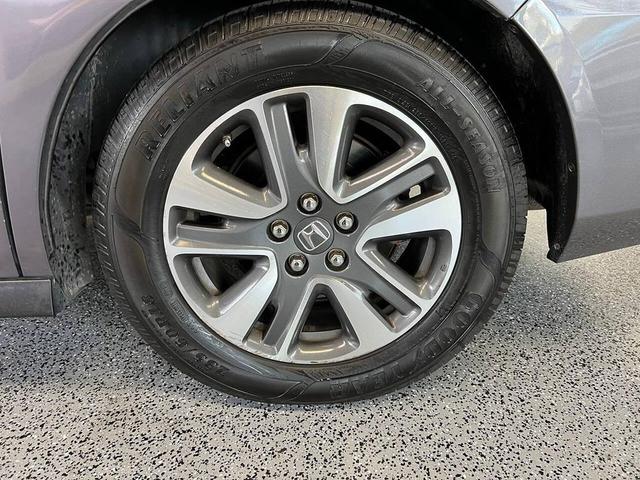 Photo of 2015 Silver Honda Odyssey