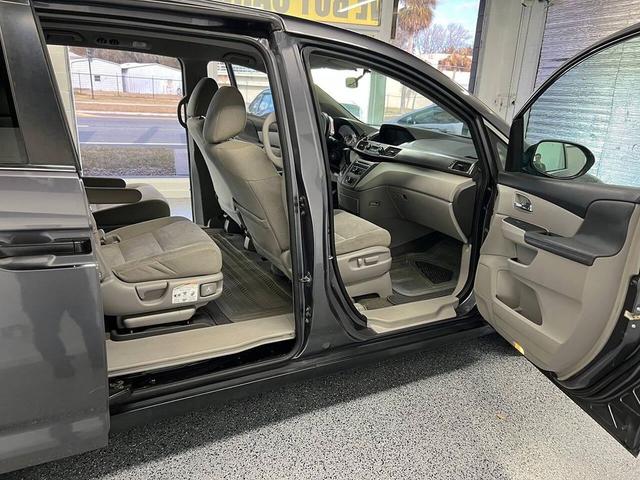 Photo of 2015 Silver Honda Odyssey