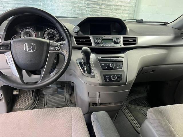 Photo of 2015 Silver Honda Odyssey