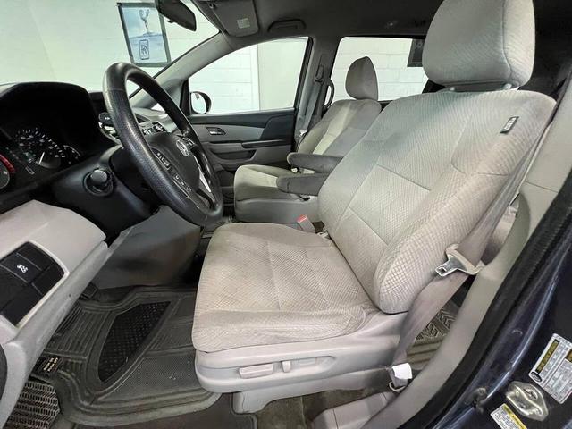 Photo of 2015 Silver Honda Odyssey