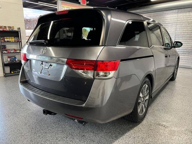 Photo of 2015 Silver Honda Odyssey