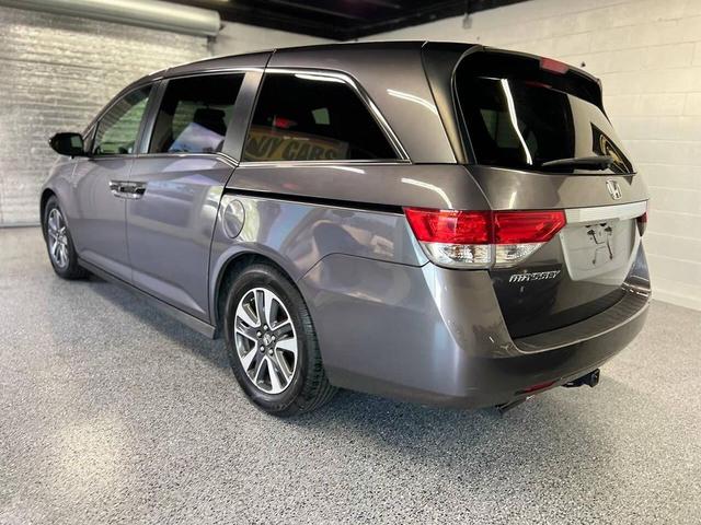 Photo of 2015 Silver Honda Odyssey