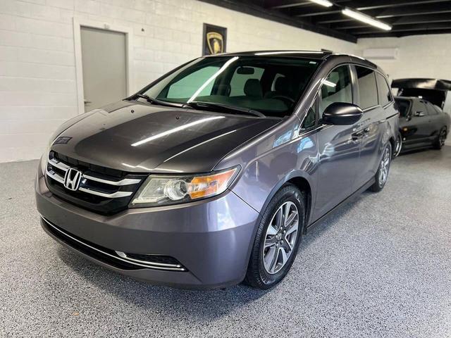 Photo of 2015 Silver Honda Odyssey
