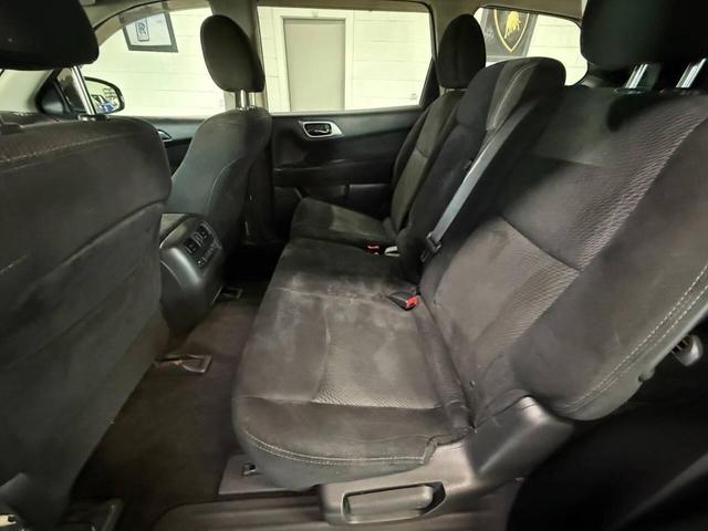 Photo of 2016 Gun Metallic Nissan Pathfinder