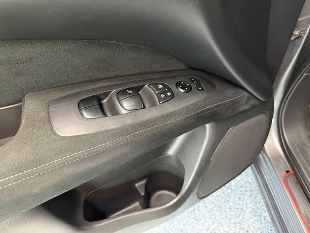 Photo of 2016 Gun Metallic Nissan Pathfinder
