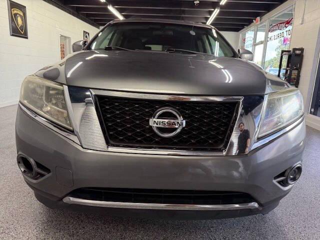 Photo of 2016 Gun Metallic Nissan Pathfinder
