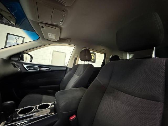 Photo of 2016 Gun Metallic Nissan Pathfinder