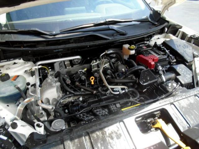 Photo of 2021 Pearl White Nissan Rogue