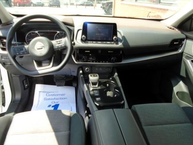 Photo of 2021 Pearl White Nissan Rogue