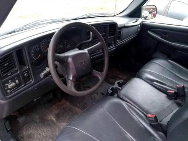 Photo of 2001 White GMC Sierra 1500