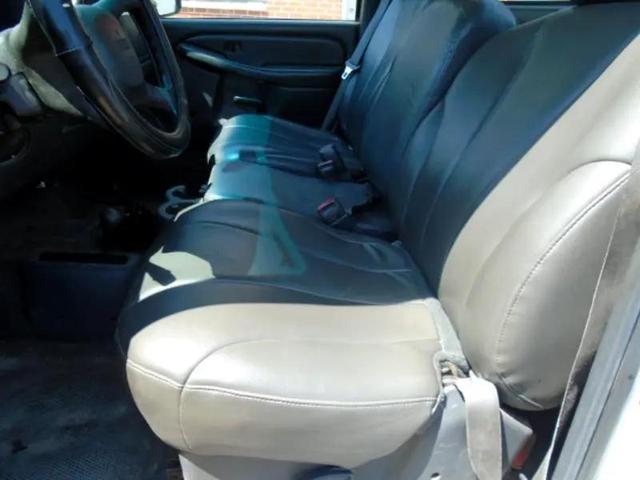 Photo of 2001 White GMC Sierra 1500