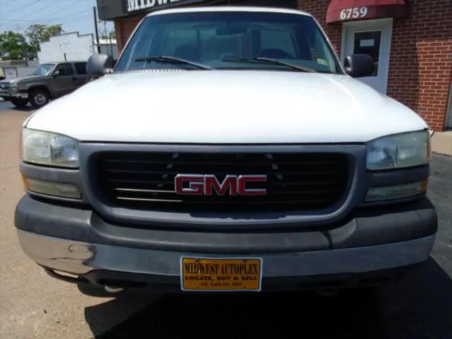 Photo of 2001 White GMC Sierra 1500