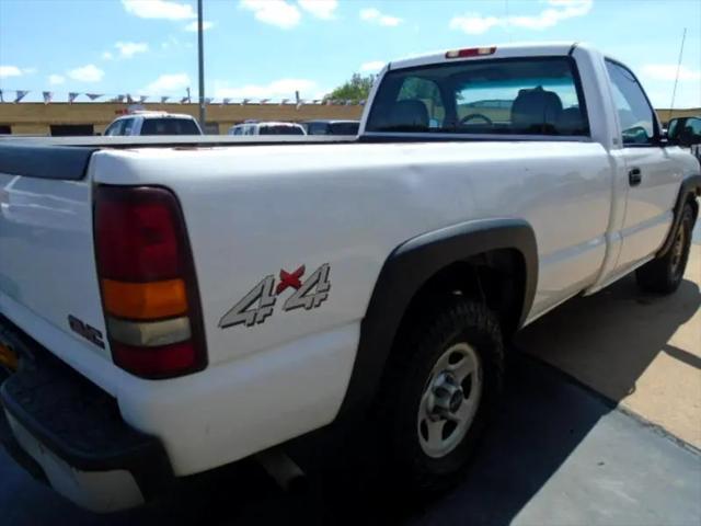 Photo of 2001 White GMC Sierra 1500