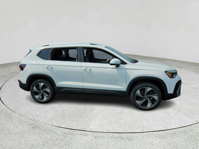 Photo of 2025 Pure White Volkswagen Taos