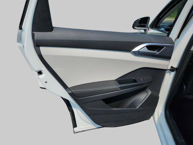 Photo of 2025 Pure White Volkswagen Taos