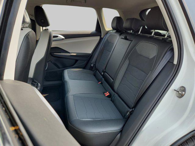 Photo of 2025 Pure White Volkswagen Taos