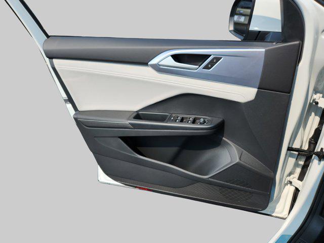 Photo of 2025 Pure White Volkswagen Taos