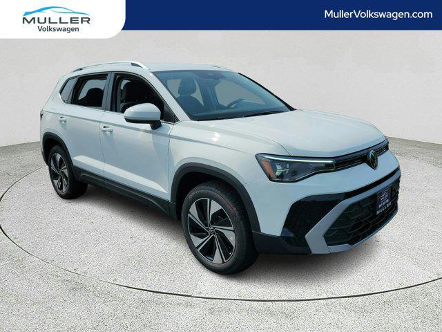 Photo of 2025 Pure White Volkswagen Taos