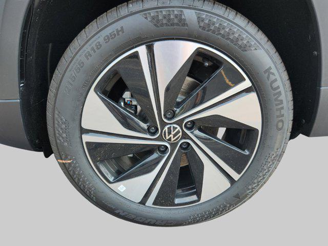 Photo of 2025 Pure White Volkswagen Taos