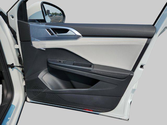 Photo of 2025 Pure White Volkswagen Taos