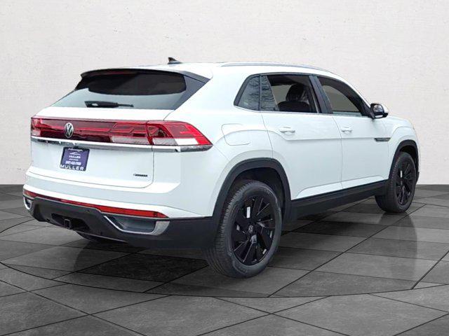 Photo of 2025 Pure White Volkswagen Atlas Cross Sport