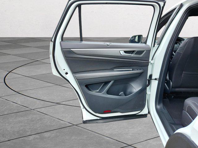 Photo of 2025 Pure White Volkswagen Atlas Cross Sport